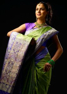 427px-Shraddha_Arya_wearing_a_Sari,_traditional_Indian_attire